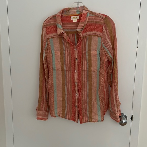 Anthropologie Tops - Cozy light weight anthropologie button down, size 4